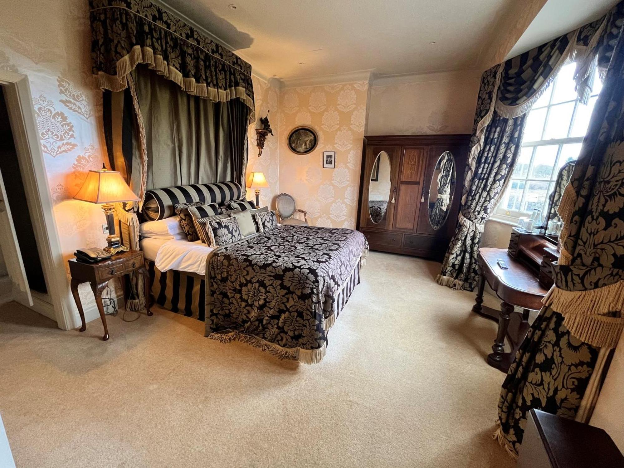 Ye Olde Bell Hotel & Spa レットフォード エクステリア 写真
